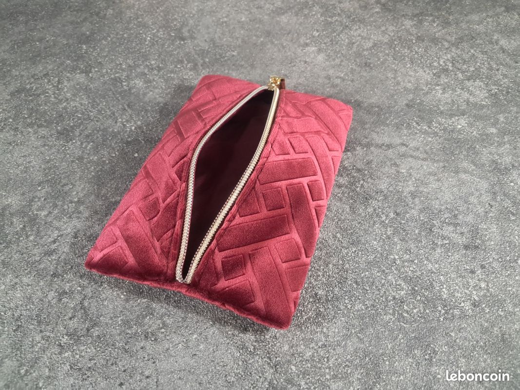 Q2 013 – GUERLAIN – petite trousse automne rouge (image 4)