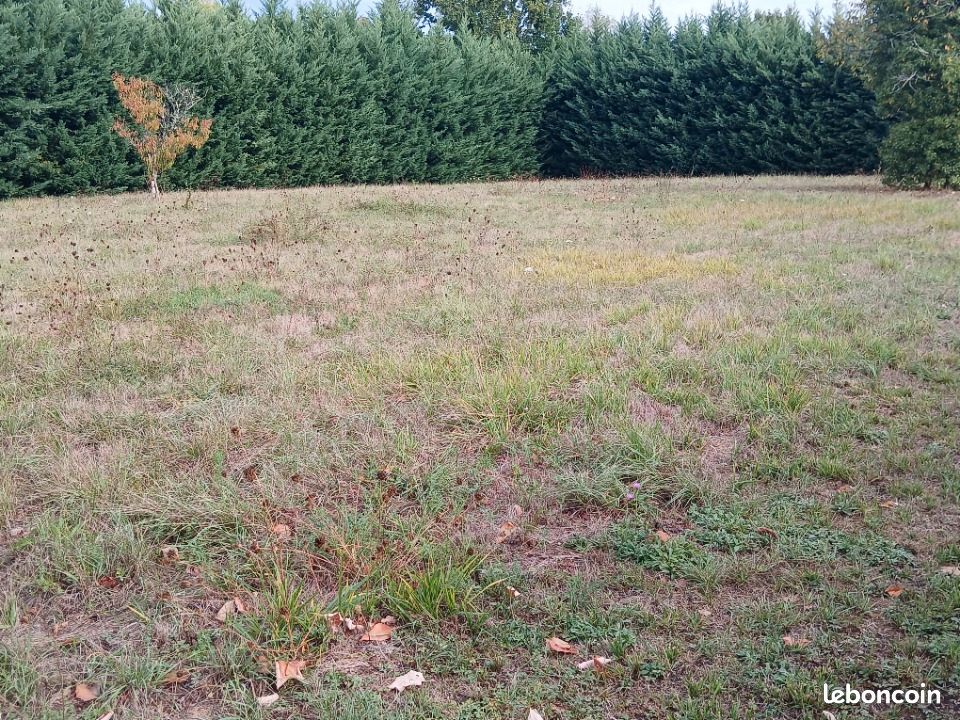Terrain 2 450 m² Lisle · 20 000 €