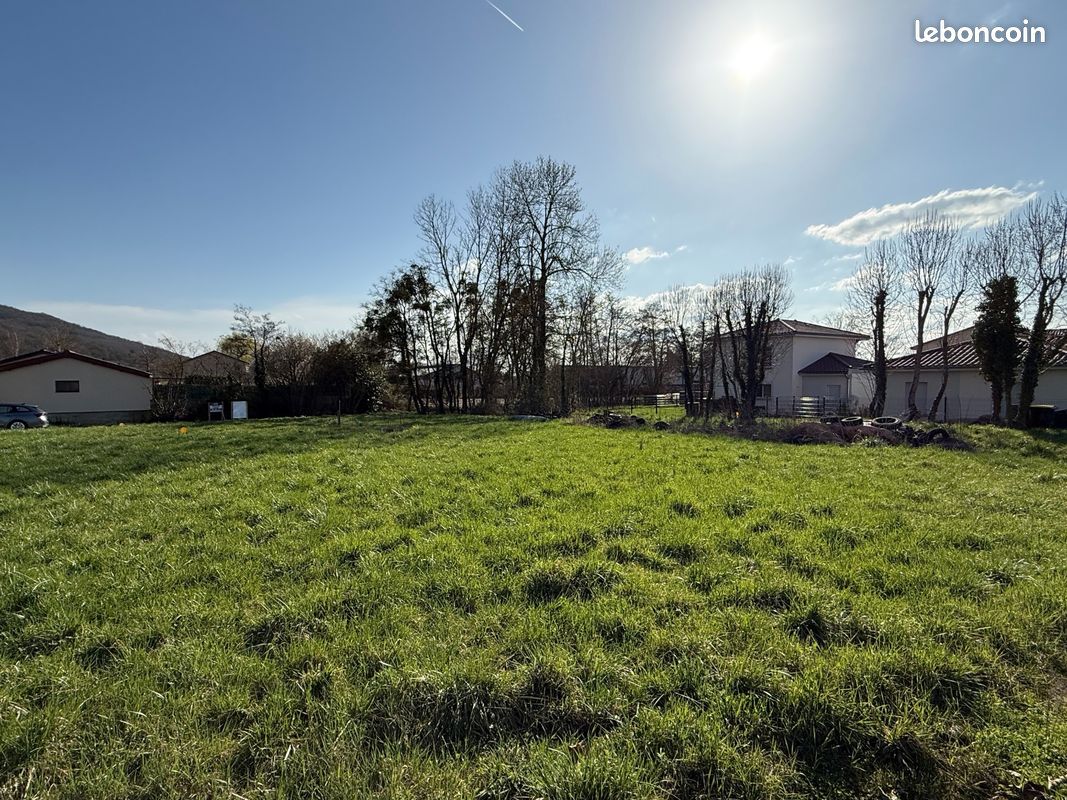 Terrain 1000 m² TOSSIAT