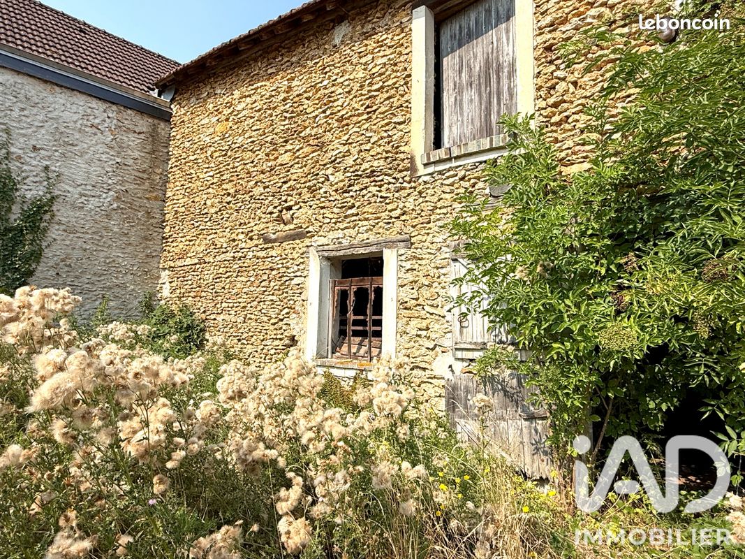 Maison 2 pièces 180 m² · à Houdan · 180 m² · 180 000 €