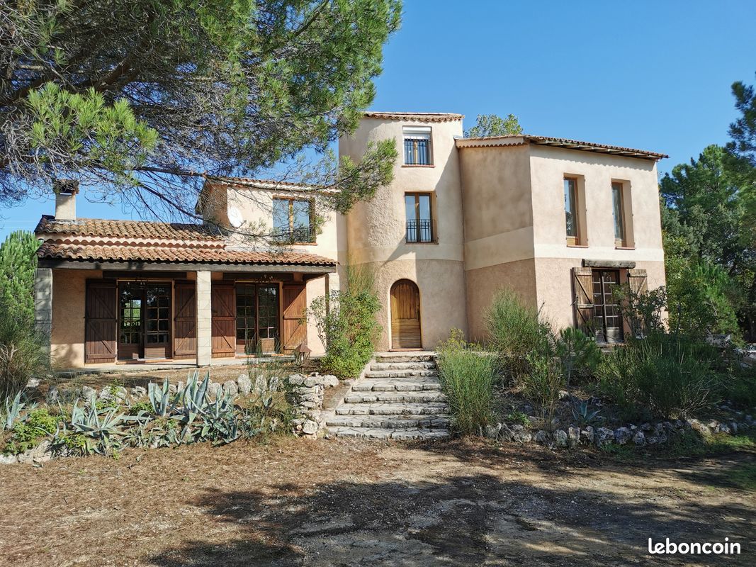 Maison 8 pièces 290 m² · à Bagnols-en-Forêt · 290 m² · 590 000 €