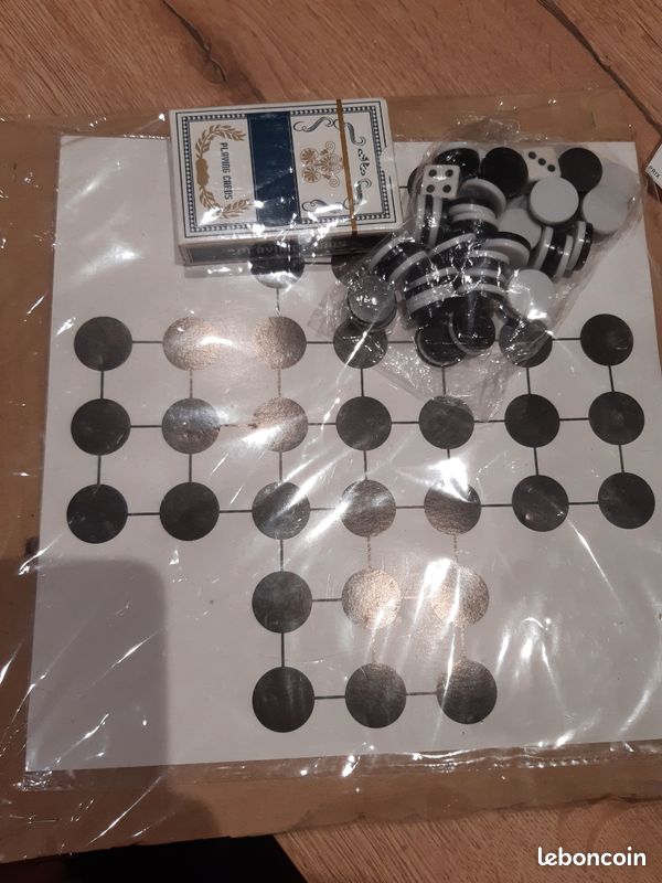 Jeu de carte + backgamon et solitaire neuf (image 1)