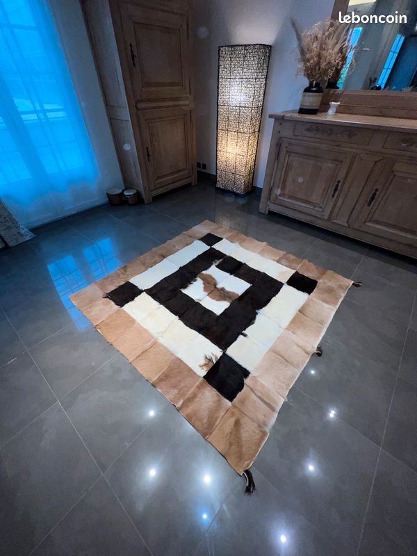 Tapis peau de chèvre en patchwork (image 1)