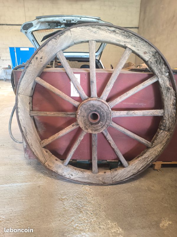 Roues de chariot anciennes (image 1)