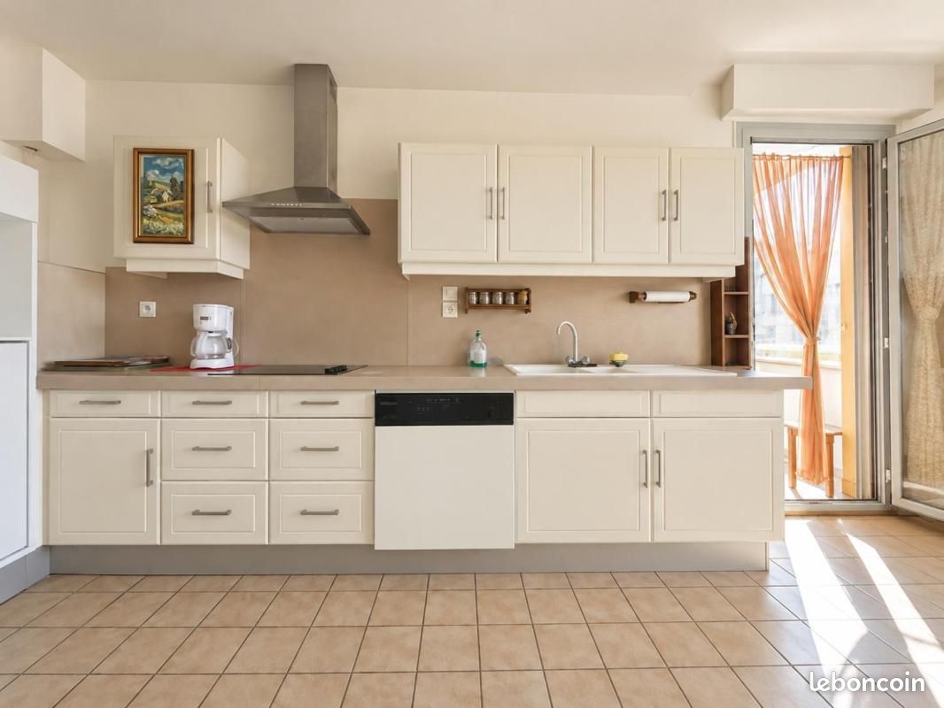 Appartement 5 pièces 104 m² · à Décines-Charpieu · 104 m² · 234 000 €