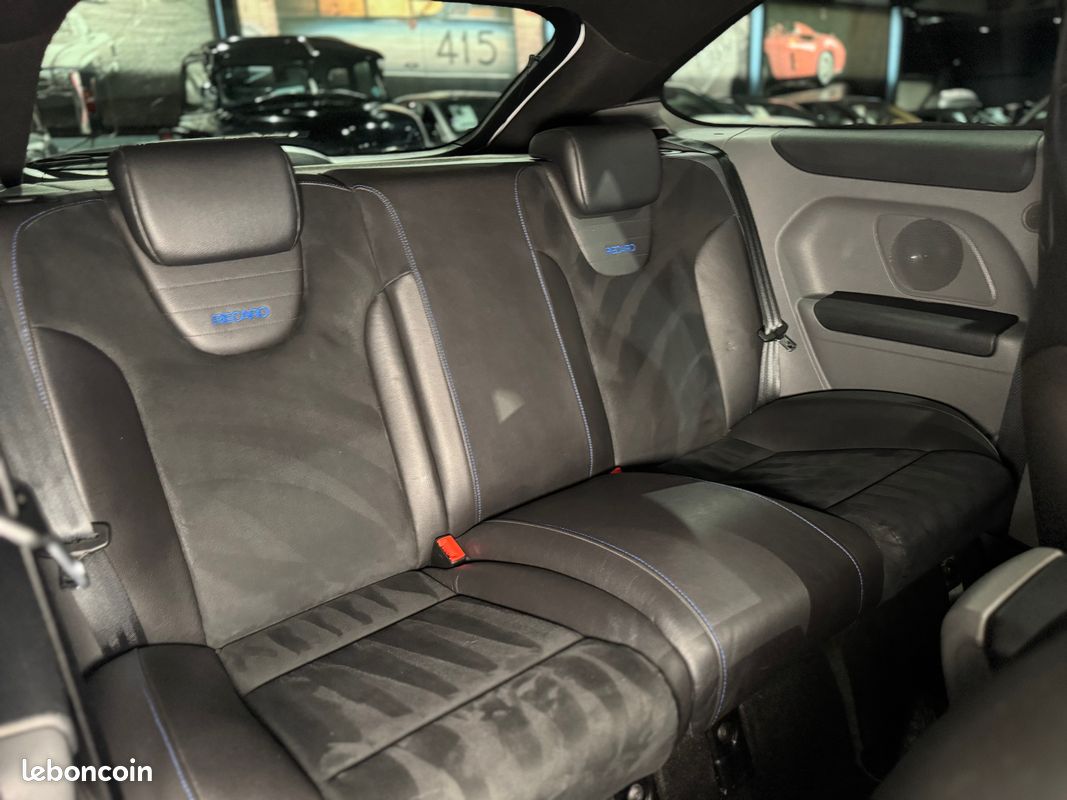 Ford Focus RS Phase 2 MK2 2.5 T 305 CH Essence 3 Portes Pack RS Blanc Glacier Recaro Sport Radar Climatisation 2010 (image 8)