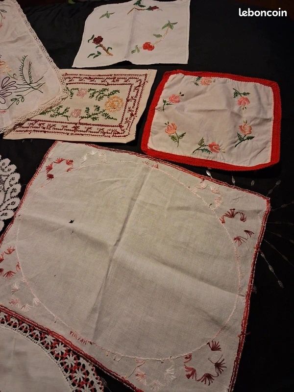 Lot de 7 napperons brodés main (image 2)