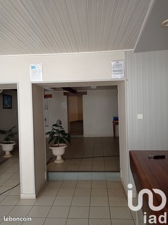 https://img.leboncoin.fr/api/v1/lbcpb1/images/b2/7d/38/b27d3859f0fecd645a7672ca0f465f0353ad2847.jpg?rule=ad-image