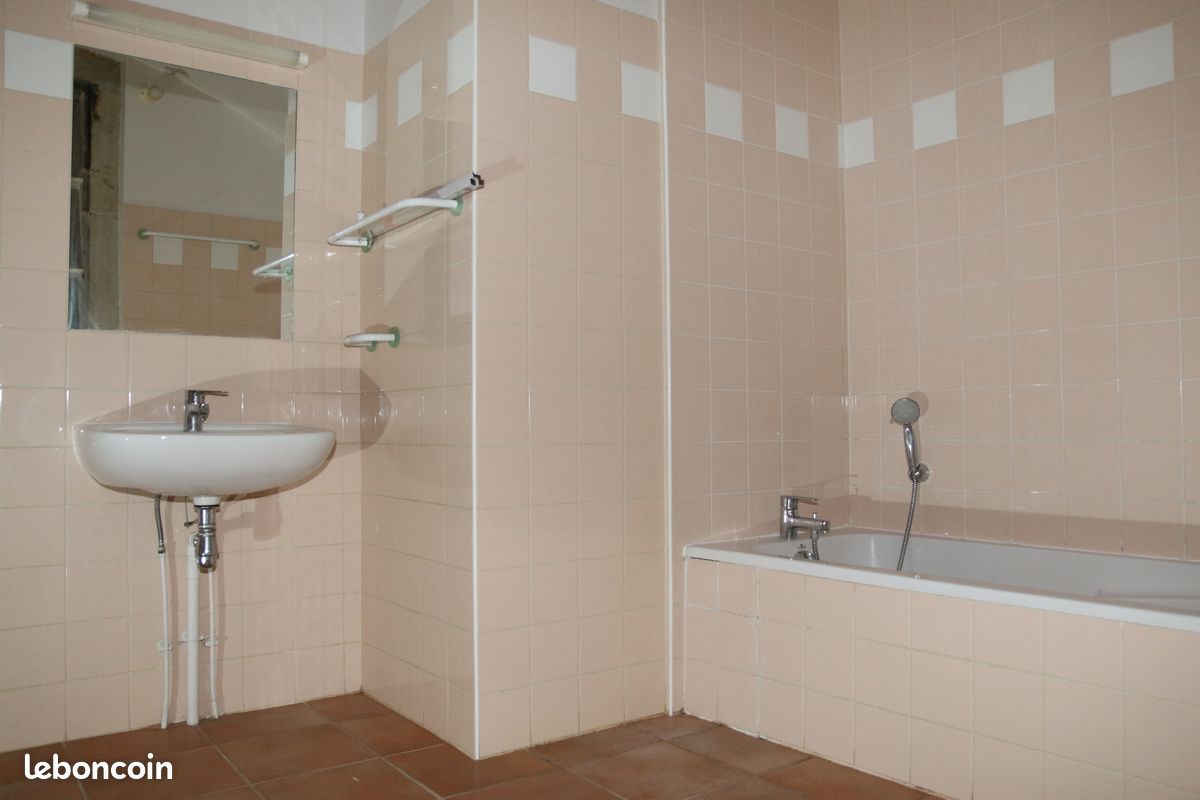 Appartement a louer lons-le-saunier - 2 pièce(s) - 73 m2 - Surfyn