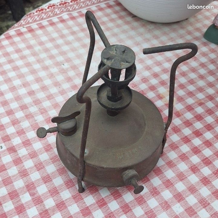 Ancien réchaud a pétrole - Antiquités