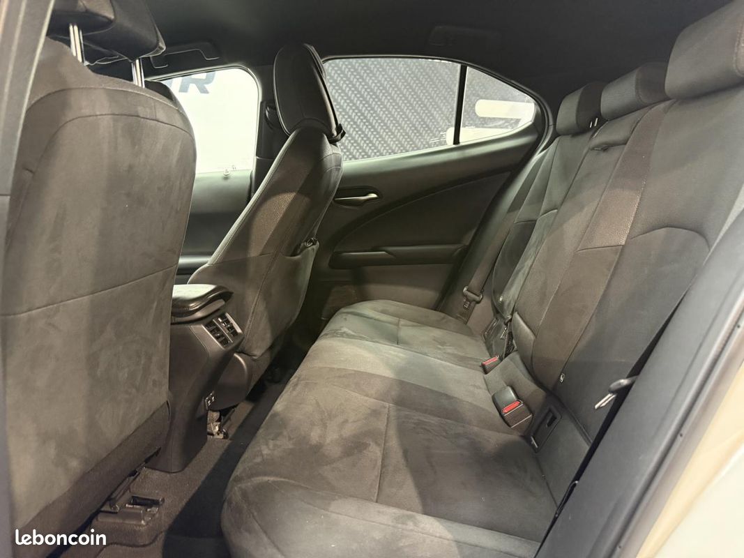 LEXUS UX 250h 2WD - BV E-CVT 2020 250H Executive (image 26)