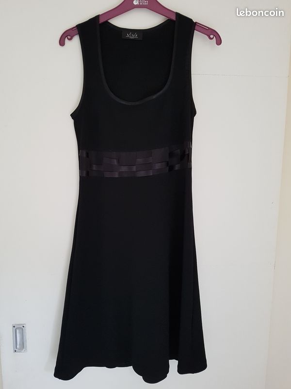 T38 Elégante petite ROBE noire (image 1)