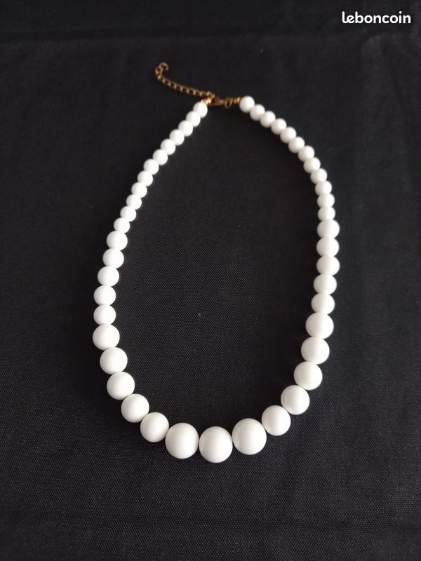 Collier Vintage En Perles Blanches - Sautoir, Matière Corail, Neuf Sans Emballage