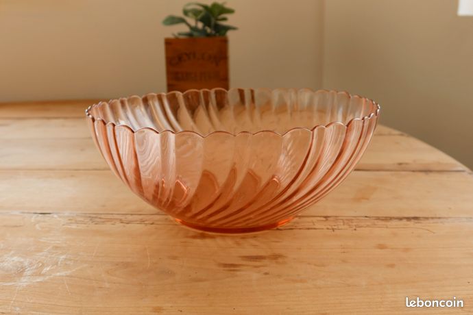 SALADIER PLAT ARCOROC Rosaline verre rose Torsadé 26 Cm EUR 14,00 - FR