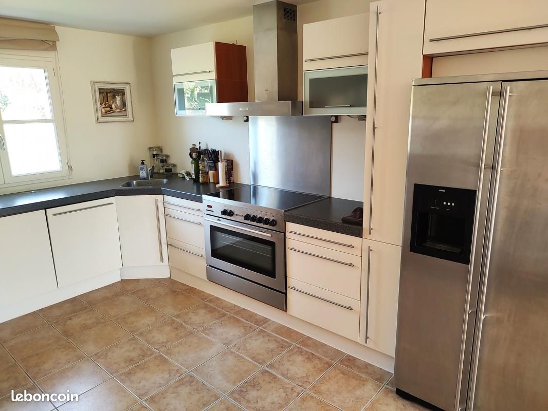 Villa 8 pièces 215 m² - Rouzède 16220 (image principale 2)
