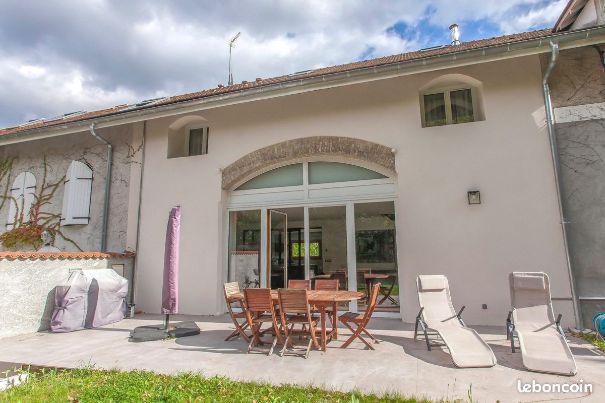 Maison 6 pièces 200 m² · à Claix · 200 m² · 2 000 €/mois