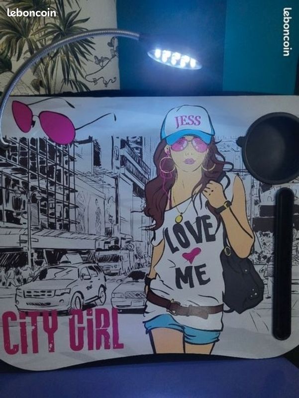 Grand PLATEAU/TABLE DE TRAVAIL 44x34 cm Avec LED City girl (image 1)