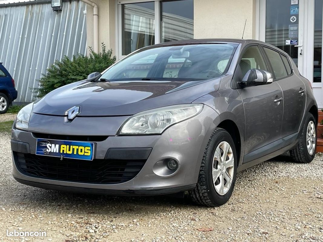 RENAULT MEGANE III BERLINE 1.5 dCi 110 cv Dynamique Champion Euro 5 (image 1)