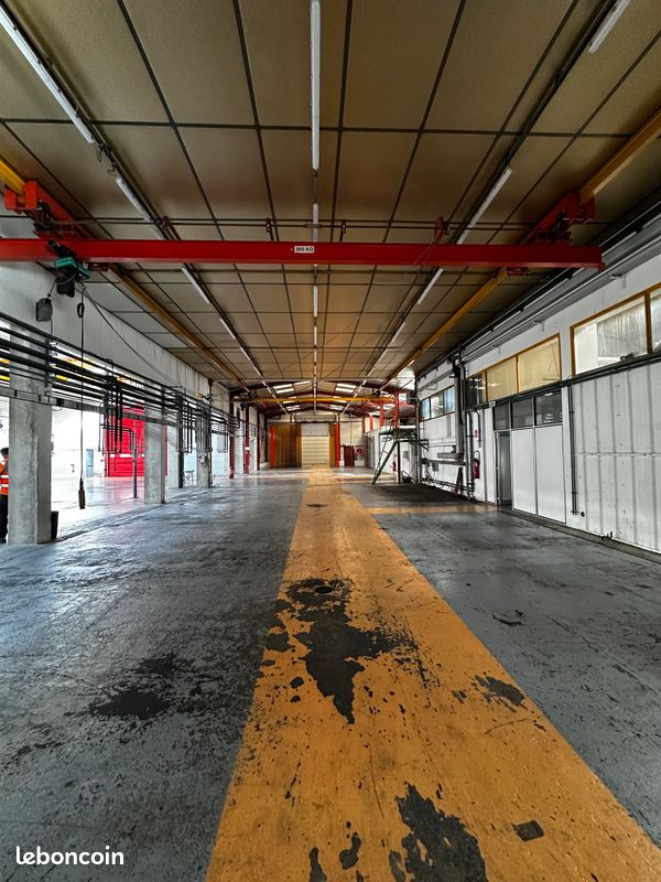 Local commercial 1 pièce 758 m² · à Oyonnax · 758 m² · 644 000 €