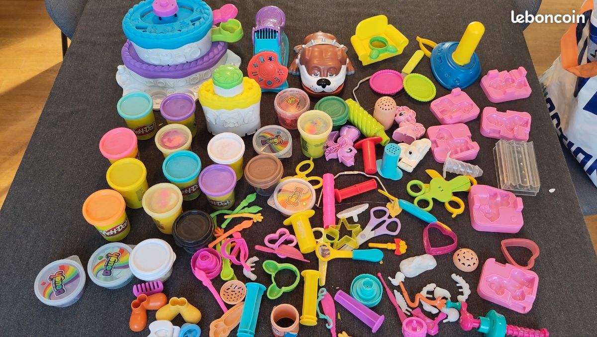 Coffret Le Petit Sculpteur - Pâte à Modeler Avec Moules - Bon état