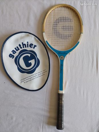 Raquette Wilson Hard Tennis avec saleté sur l'étui