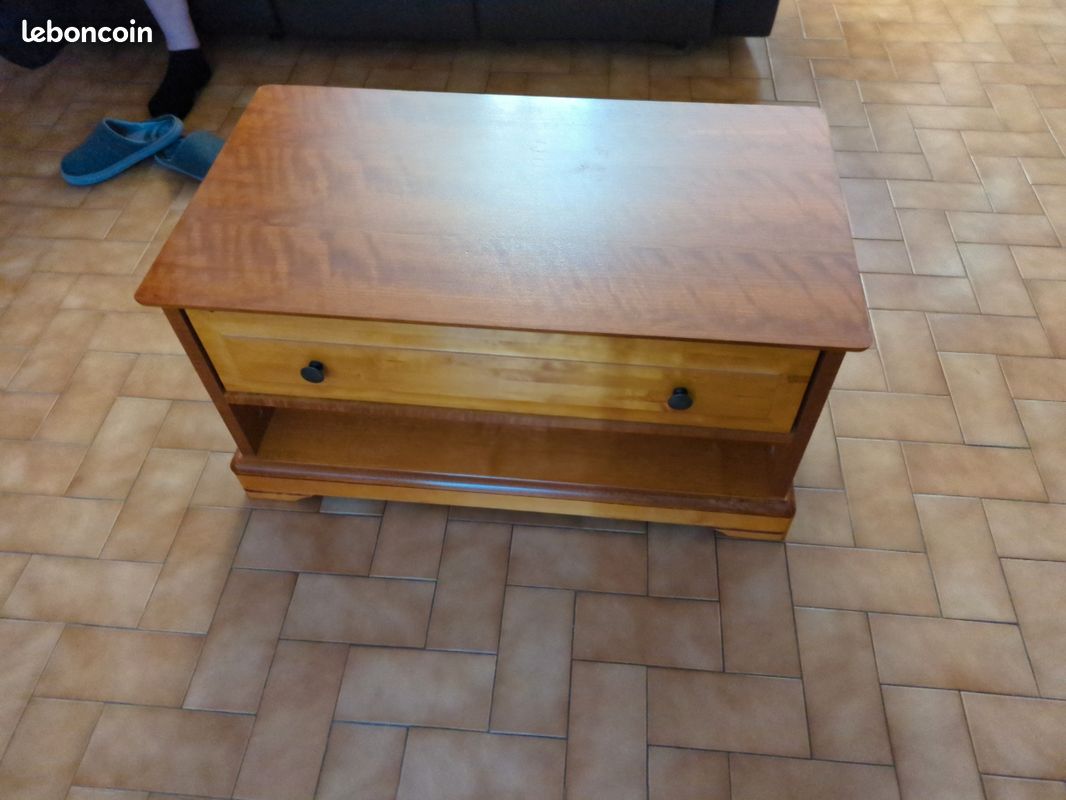 Table basse Louis Philippe teintees merisier longueur 82,5 Largeur 0,46. Hauteur 42 centimètres. Hauteur du tiroir qui s ouvre des 2 côtés 16 cms (image 3)