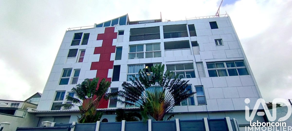 Local commercial 2180 m² · à Saint-Pierre · 2 180 m² · 2 150 000 €