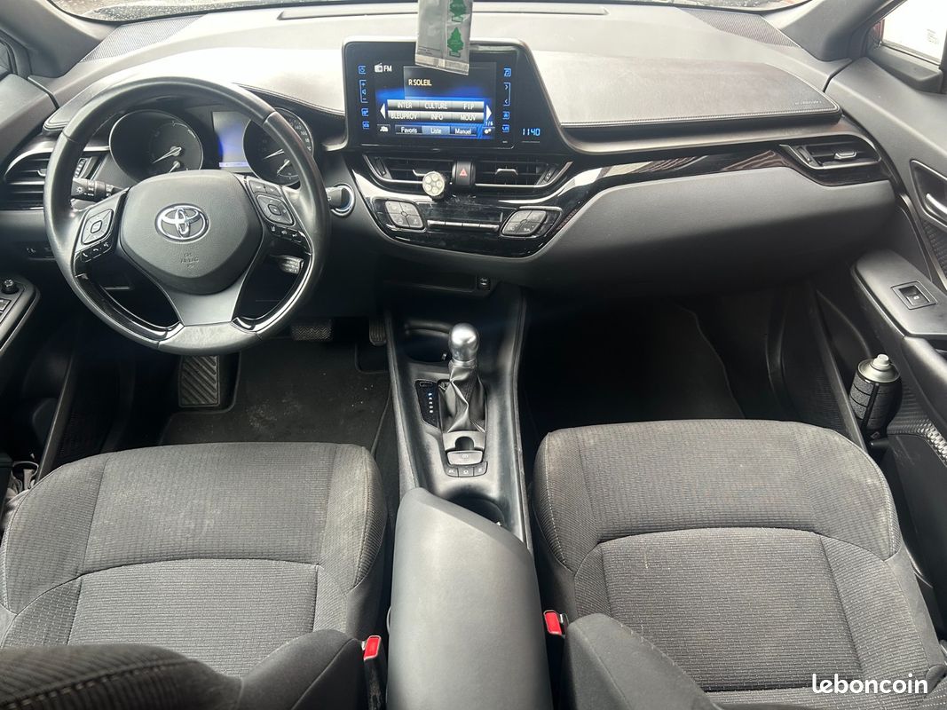 TOYOTA C-HR HYBRIDE PRO RC18 Dynamic Busines/Entretien complet/Garantie 12 mois (image 2)