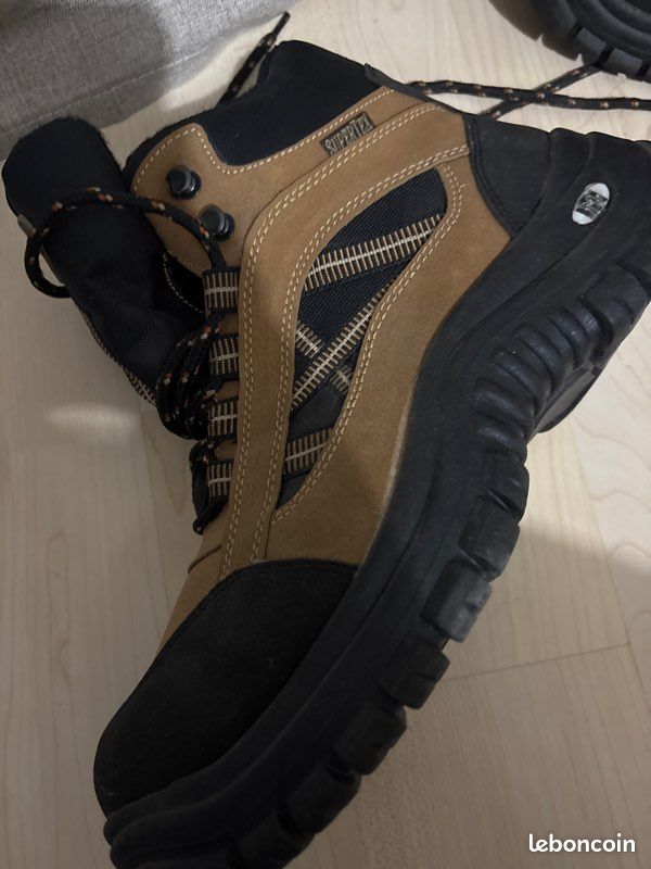 Chaussures de marche hautes neuves taille 44 brunes et noires (image 3)