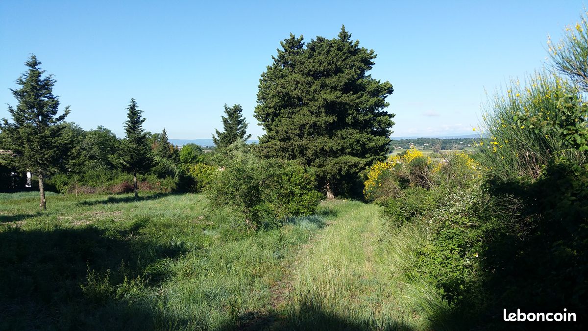 Vente terrain contructible à St Paul Trois Châteaux x · à Saint-Paul-Trois-Châteaux · 370 000 €