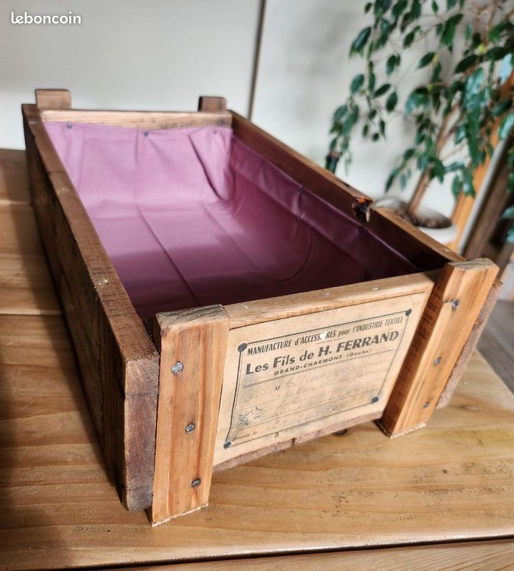 Ancienne caisse d'atelier de tissage et ses accessoires vintages (image 9)