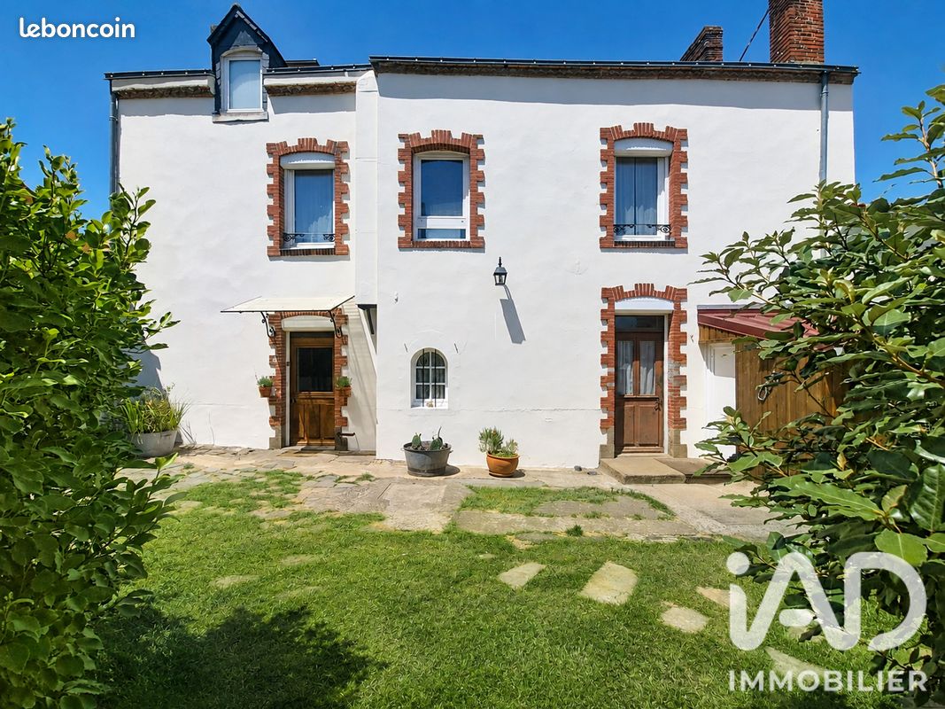 Maison 11 pièces 264 m² · à Port-Saint-Père · 264 m² · 560 000 €
