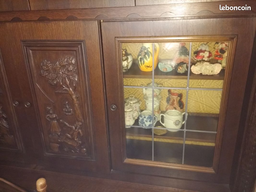 Grand living avec vitrine et bar (image 3)