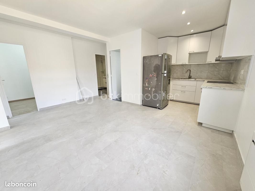 Immeuble 6 pièces 176 m² · à Chelles · 176 m² · 1 200 000 €