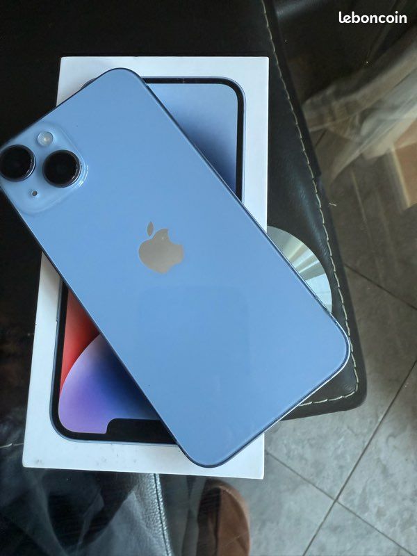 IPhone 14 en bleu (image 2)