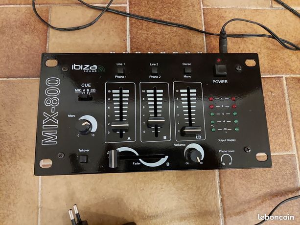 Table De Mixage Mix 800 Avec 2 Platines – Occasion, Bon état