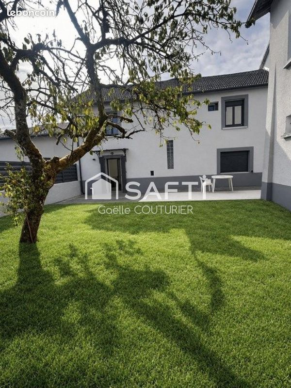 Maison 8 pièces 130 m² · à Villieu-Loyes-Mollon · 130 m² · 339 000 €