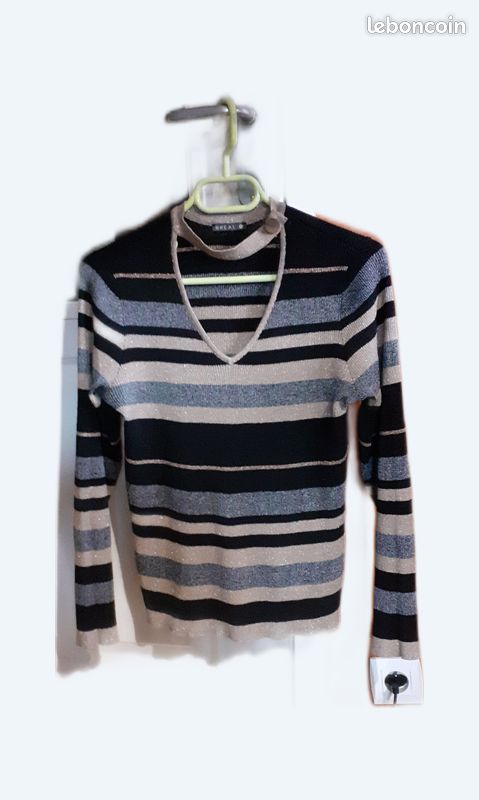 Pull Bréal col V et effet collier pailleté 40, état neuf (image 1)