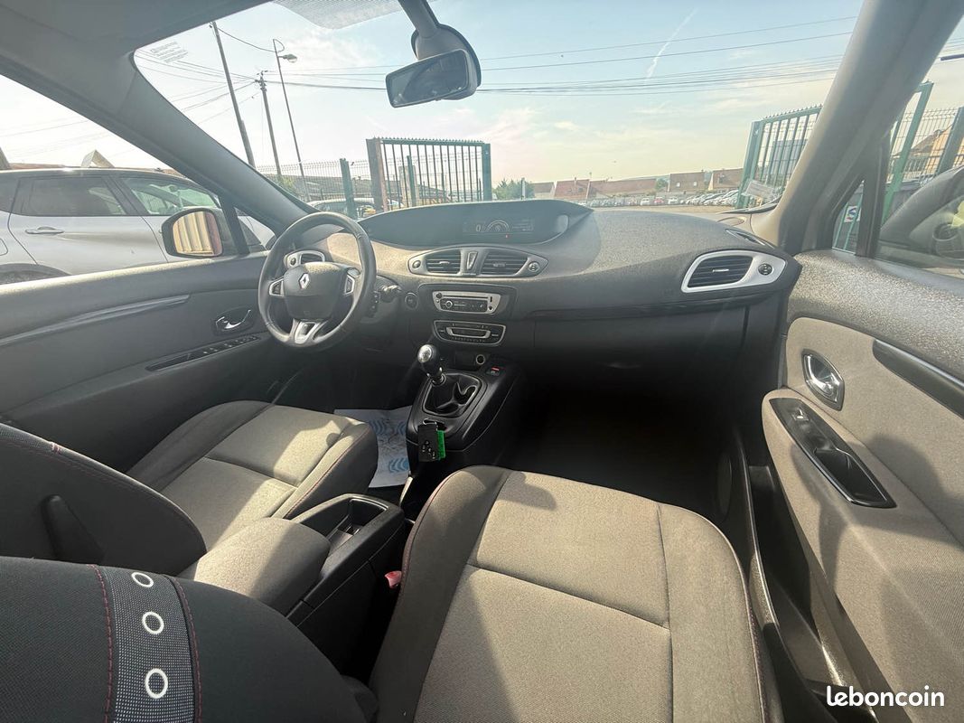 Renault grand scenic 3 phase 2 1.6 dci - 130cv 16v turbo 7 places 2012 (image 15)
