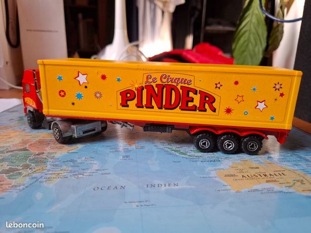 Camion Volvo Avec Remorque Circus Pinder - Majorette 1/60 - Occasion - Jaune/Rouge