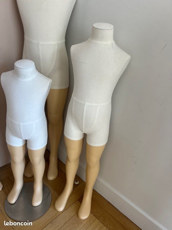 Lot de 4 mannequins enfants sur pied – 6 mois à 8 ans – Vitrine / Boutique (image 5)