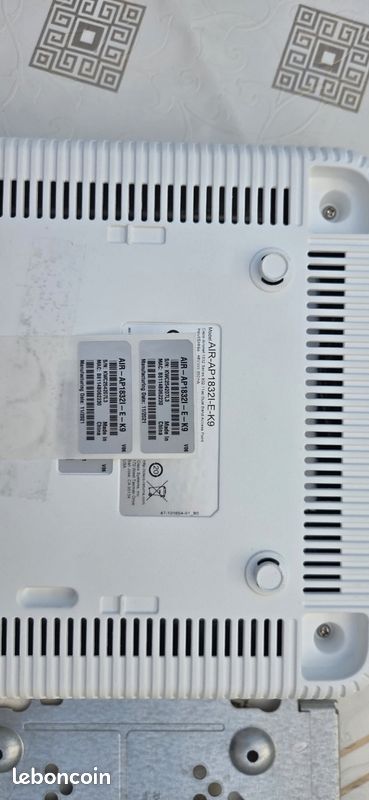 Pack Wi-Fi Pro Cisco 1832i - Complet (Alim + Support Mural) (image 2)