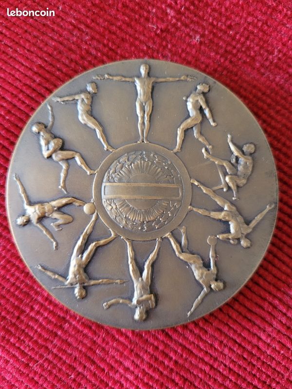 FRENCH STATE Médaille du maréchal Pétain, fête du travail fme_769842 Medals