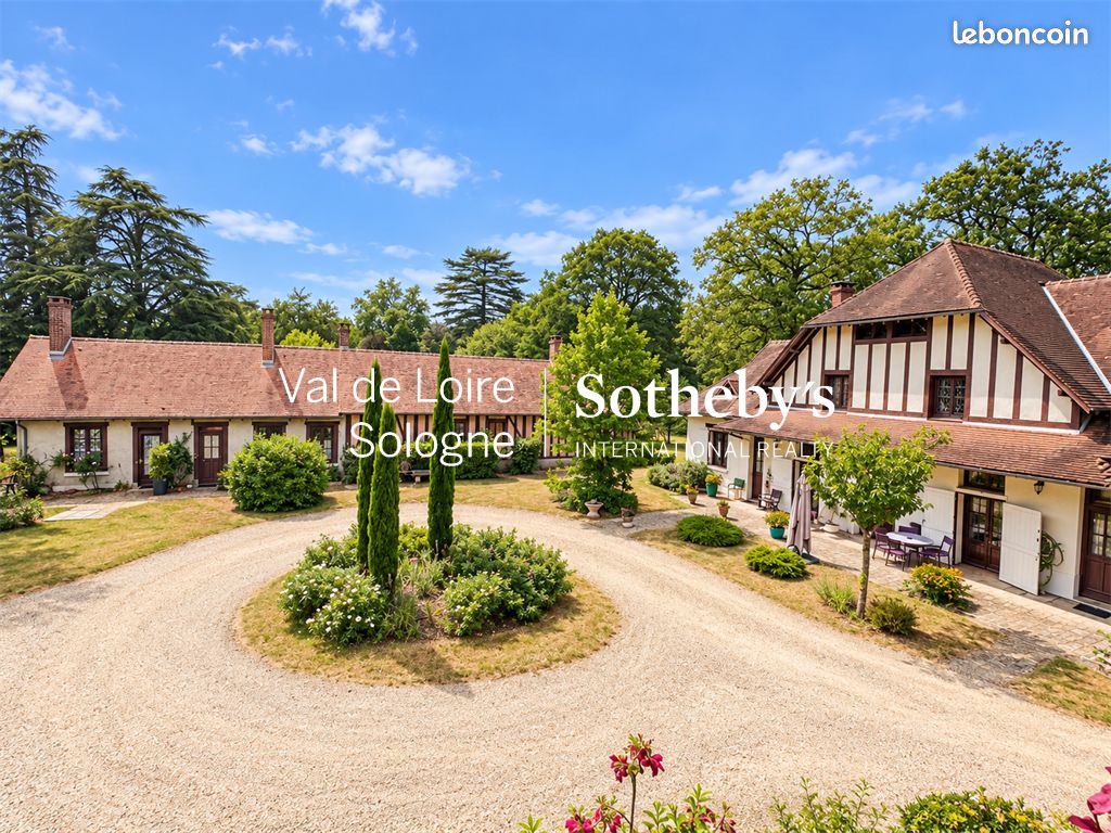 Maison 21 pièces 644 m² · à Ligny-le-Ribault · 644 m² · 950 000 €