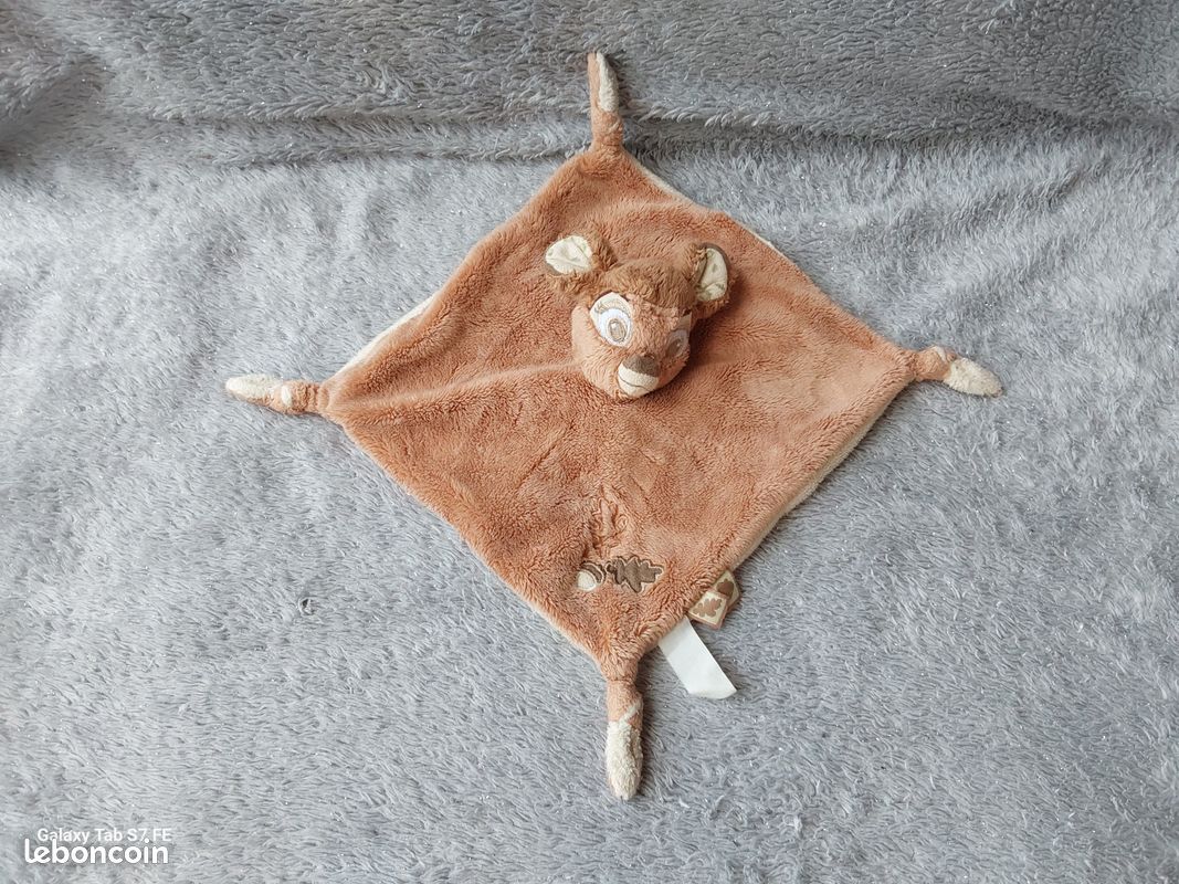 Disney doudou Bambi plat carré marron beige feuille gland