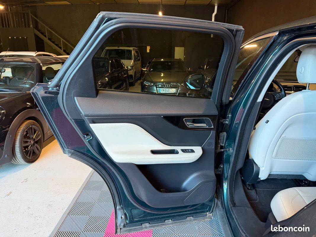 JAGUAR F-PACE V6 3.0 D - 300 ch AWD BVA8 Prestige (image 15)