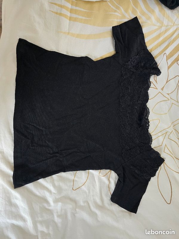 Haut avec dentelle en col bateau Vêtements