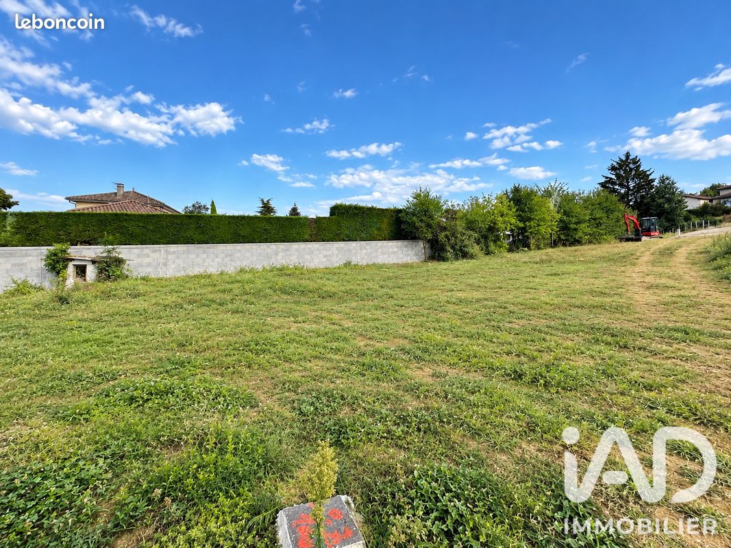 Terrain 783 m² · à Assieu · 783 m² · 130 000 €