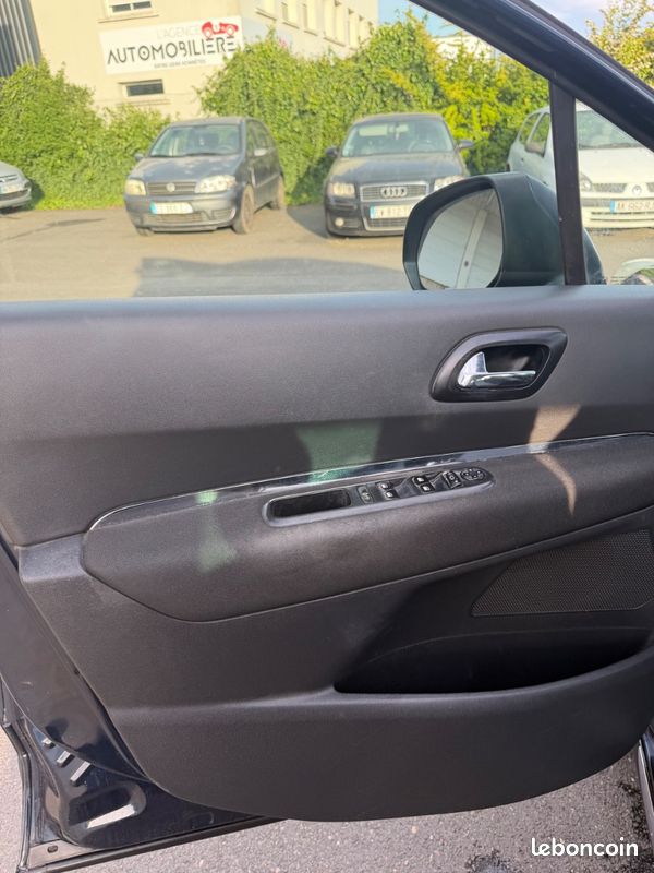Peugeot 3008 2.0 HDI (image 17)