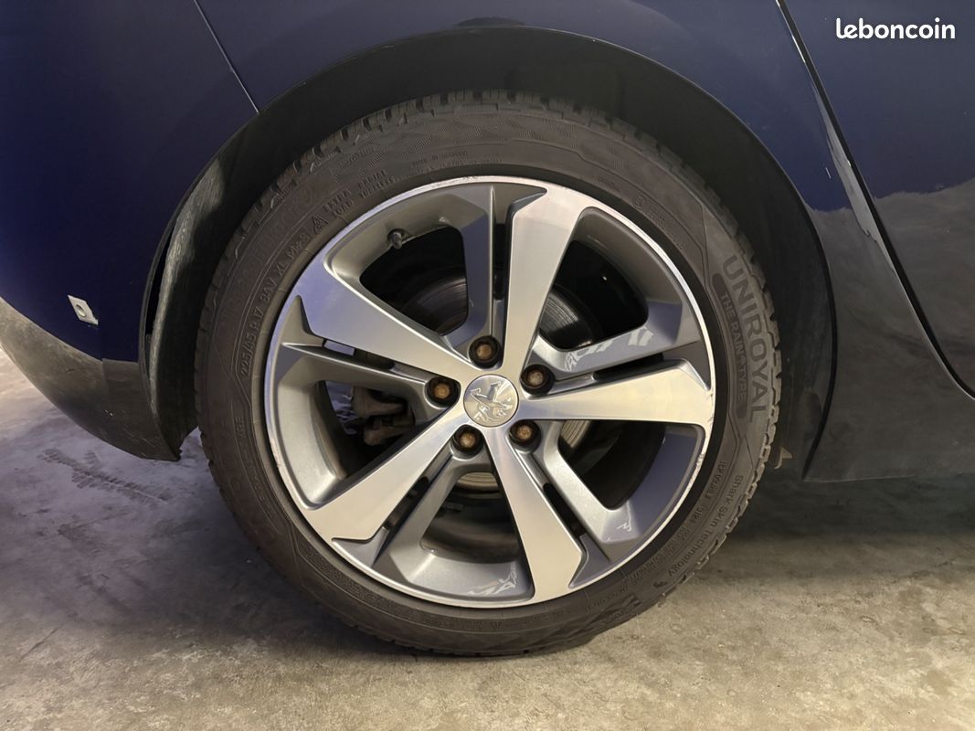 PEUGEOT 308 1.2 130ch ALLURE - Toit panoramique - Suivi complet - Climatisation (image 27)
